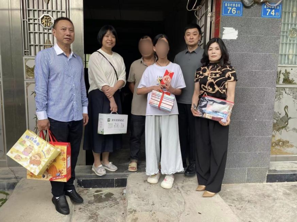 莆田分公司赴共建村開展“守護童真 讓愛發(fā)光”留守困境兒童慰問活動.jpg