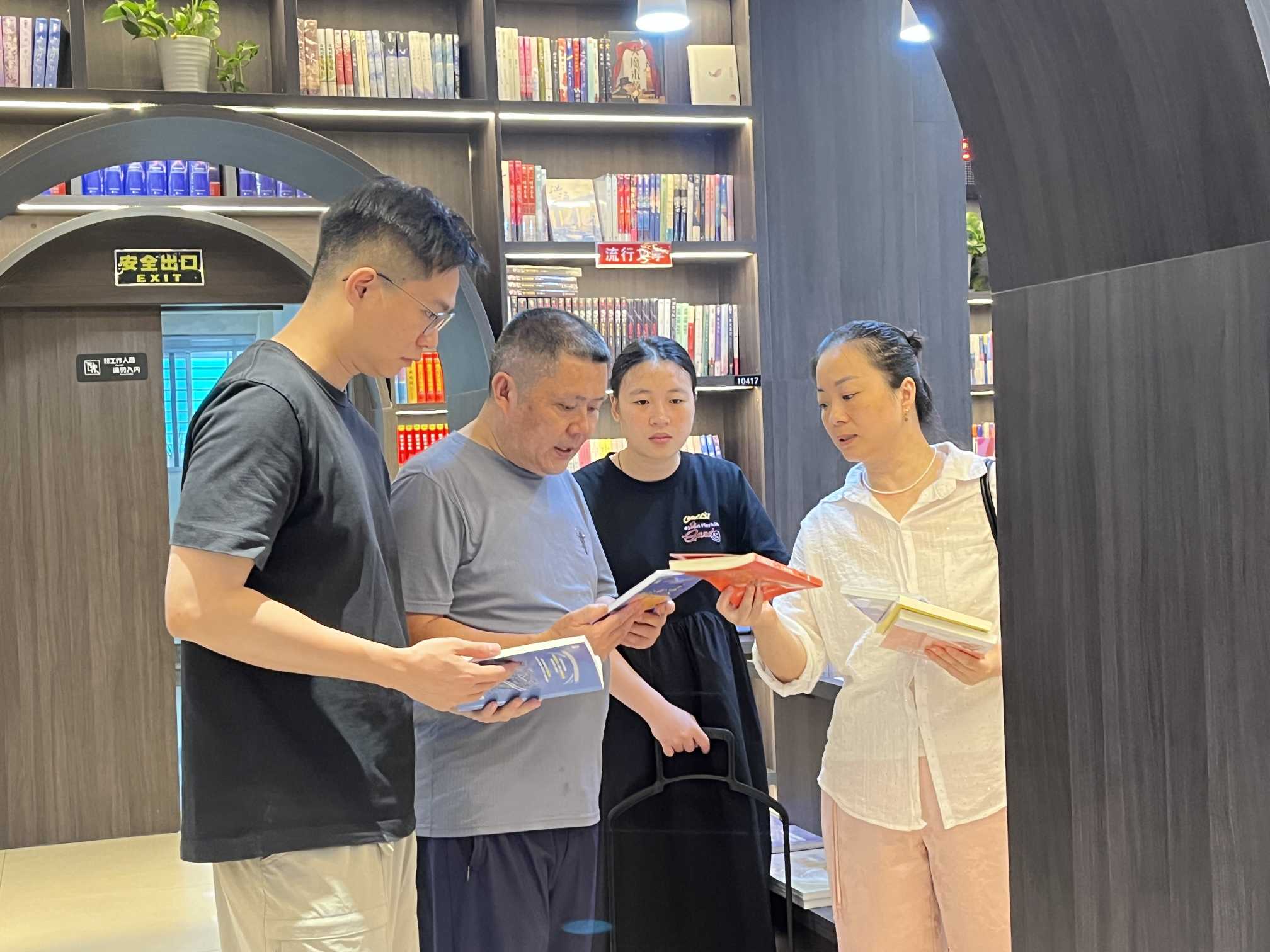 圖片1（合作機制優化方面-圖書館人員來書店選書）.jpg